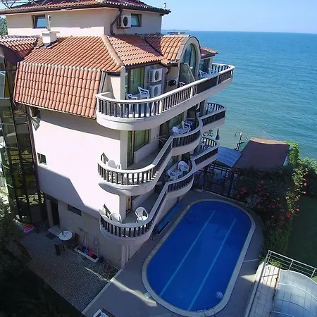 Continental 2* Китен