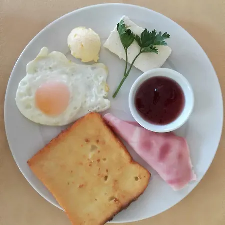 Continental Hotel 2*